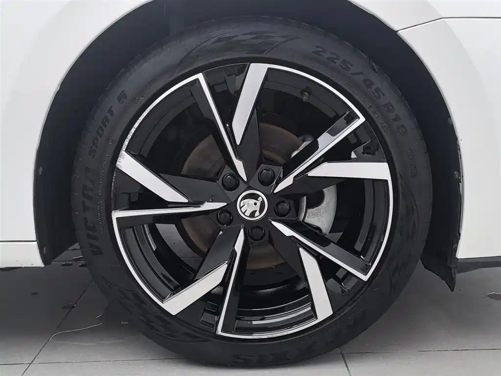 Skoda Octavia 2021 — фото 17