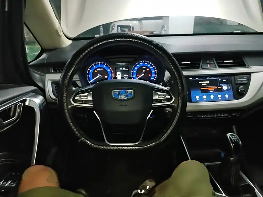 Geely Vision X3 2020 — фото 11