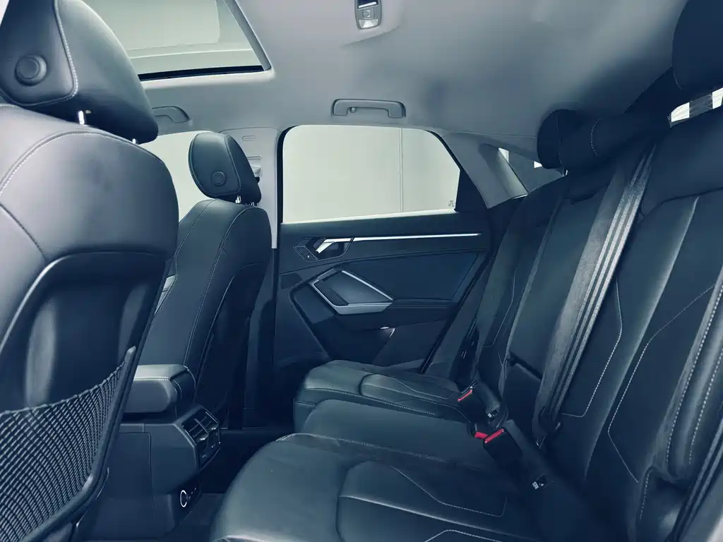 Audi Q3 Sportback 2023 — фото 10