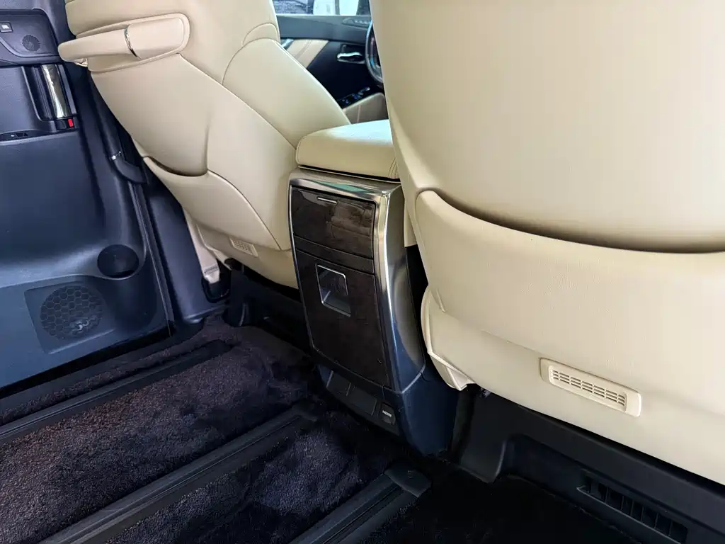 Toyota Alphard 2021 — фото 12