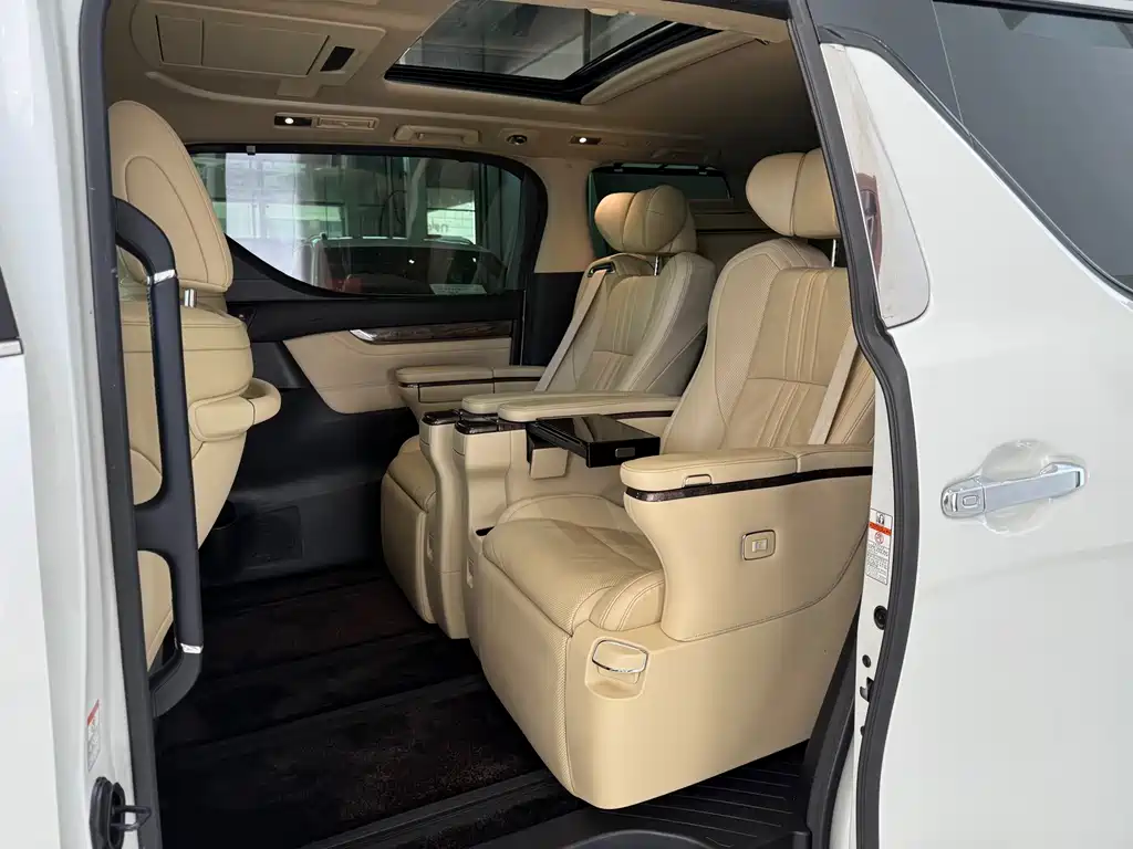Toyota Alphard 2021 — фото 8