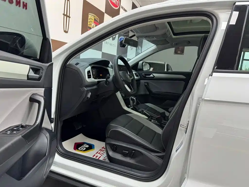 Volkswagen T-Roc 2024
