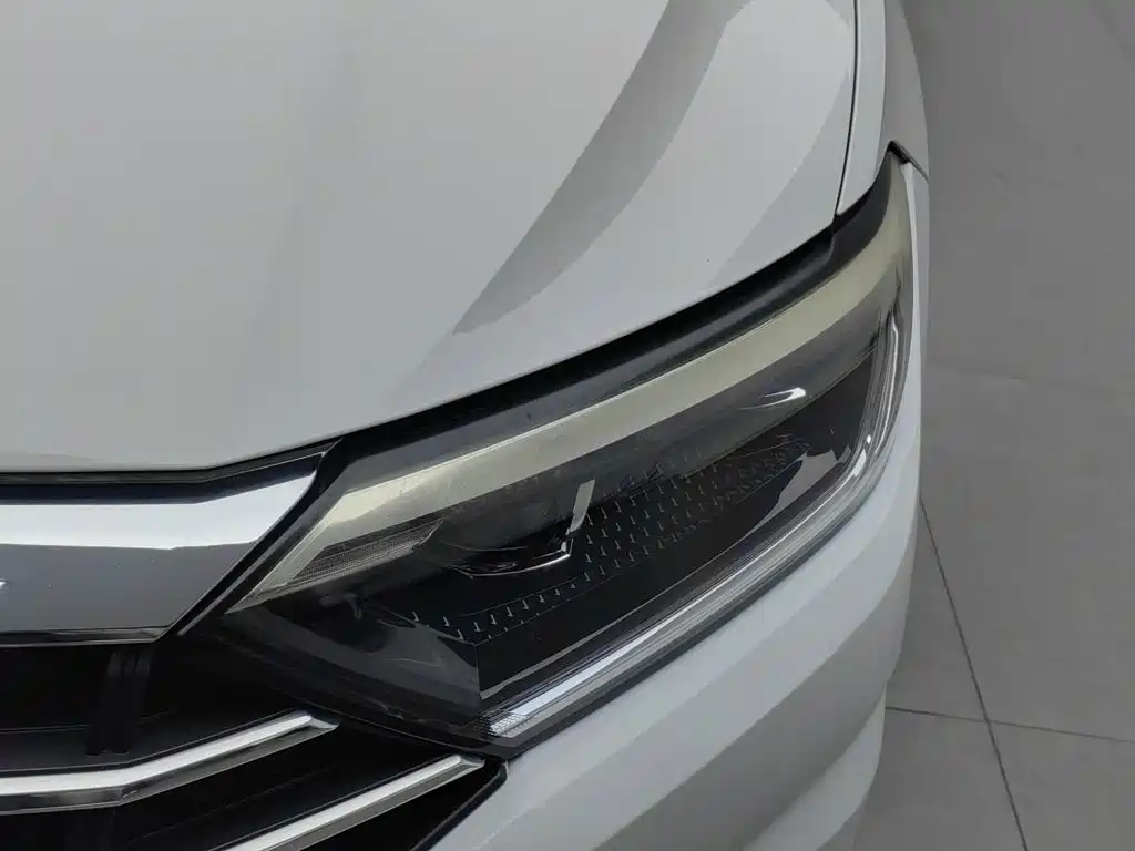 Volkswagen Sagitar 2019