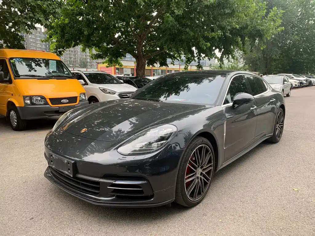 Porsche Panamera 2018 — фото 1