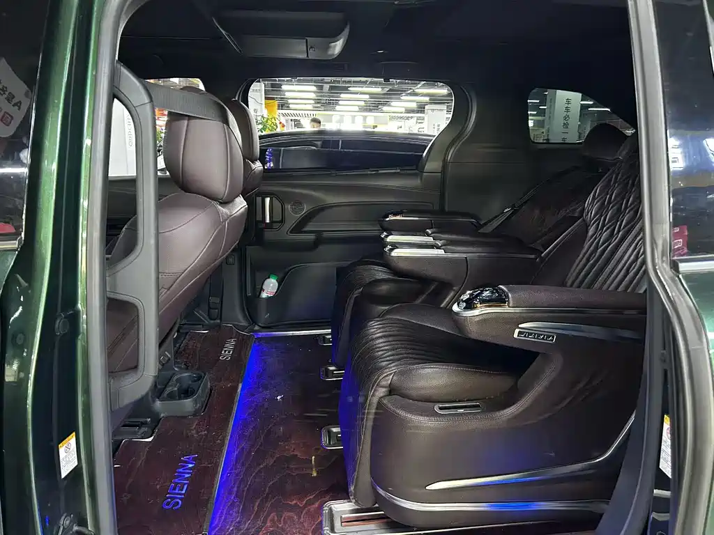 Toyota Sienna 2021 — фото 16
