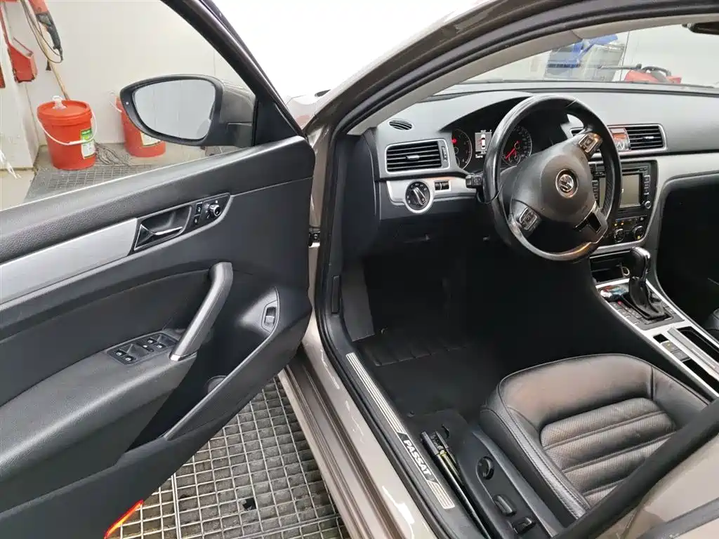 Volkswagen Passat 2015 — фото 12