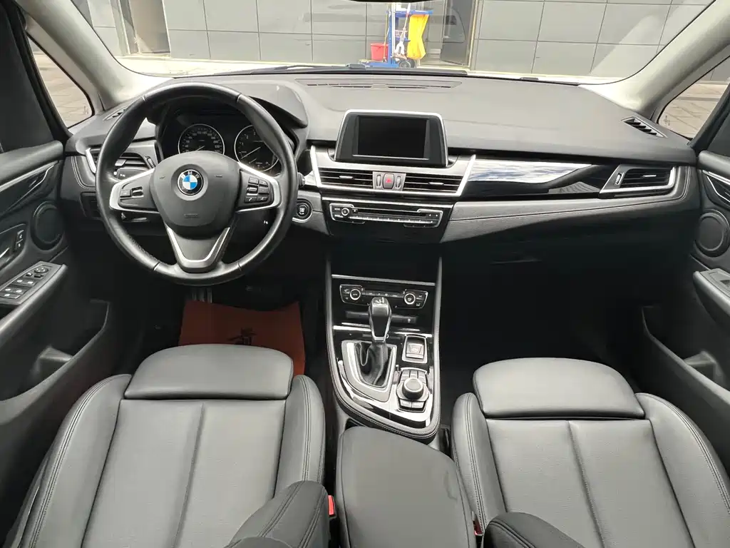 BMW 2 Series Active Tourer 2018 — фото 9