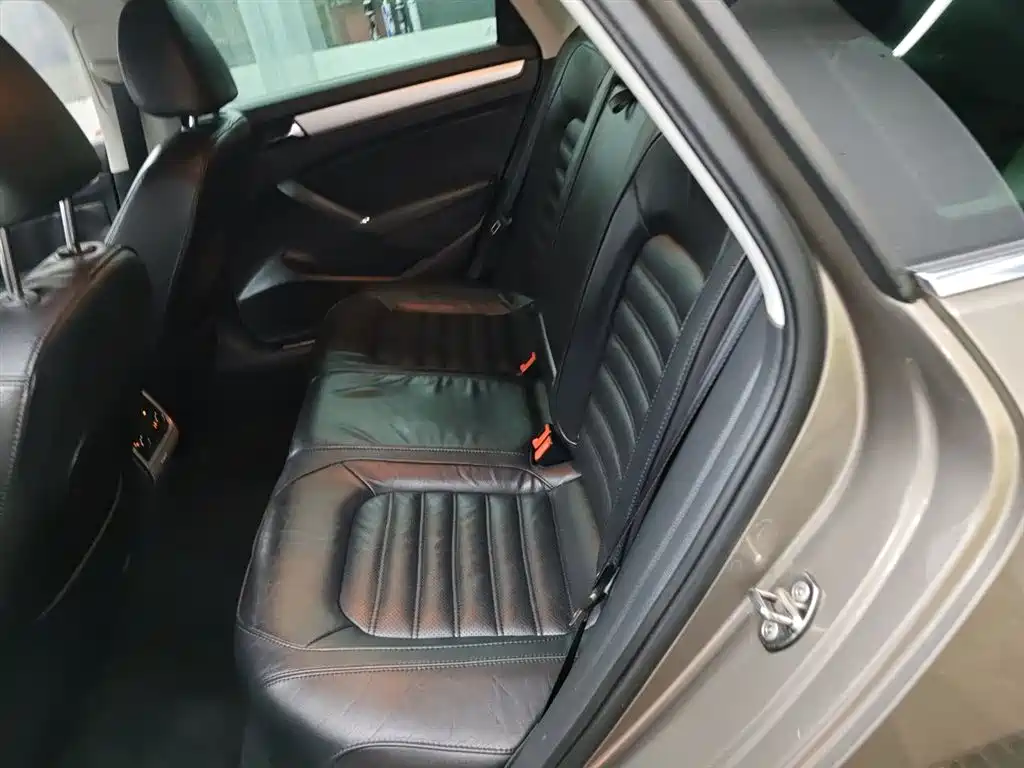 Volkswagen Passat 2015 — фото 13