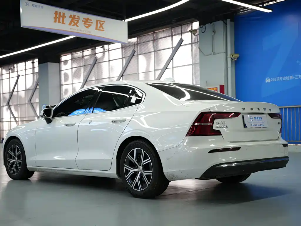 Volvo S60 2023 — фото 24