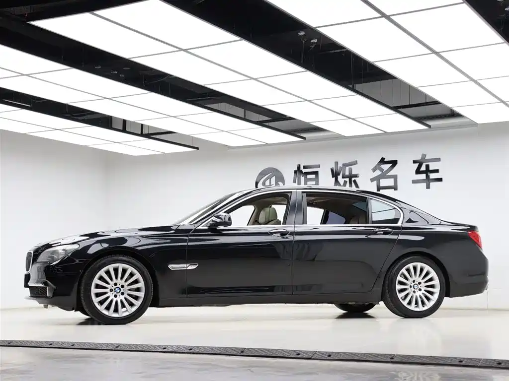 BMW 7 Series 2012 — фото 37