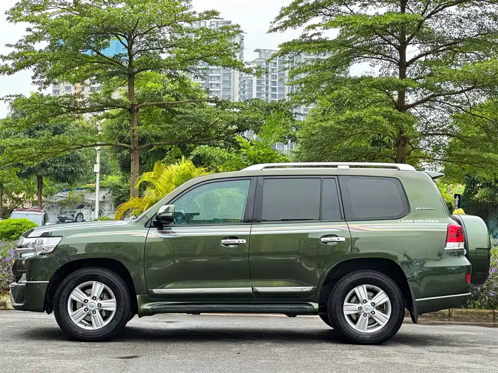 Toyota Land Cruiser 2012 — фото 4