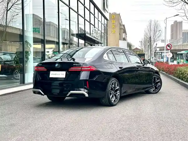 BMW 5 Series 2025