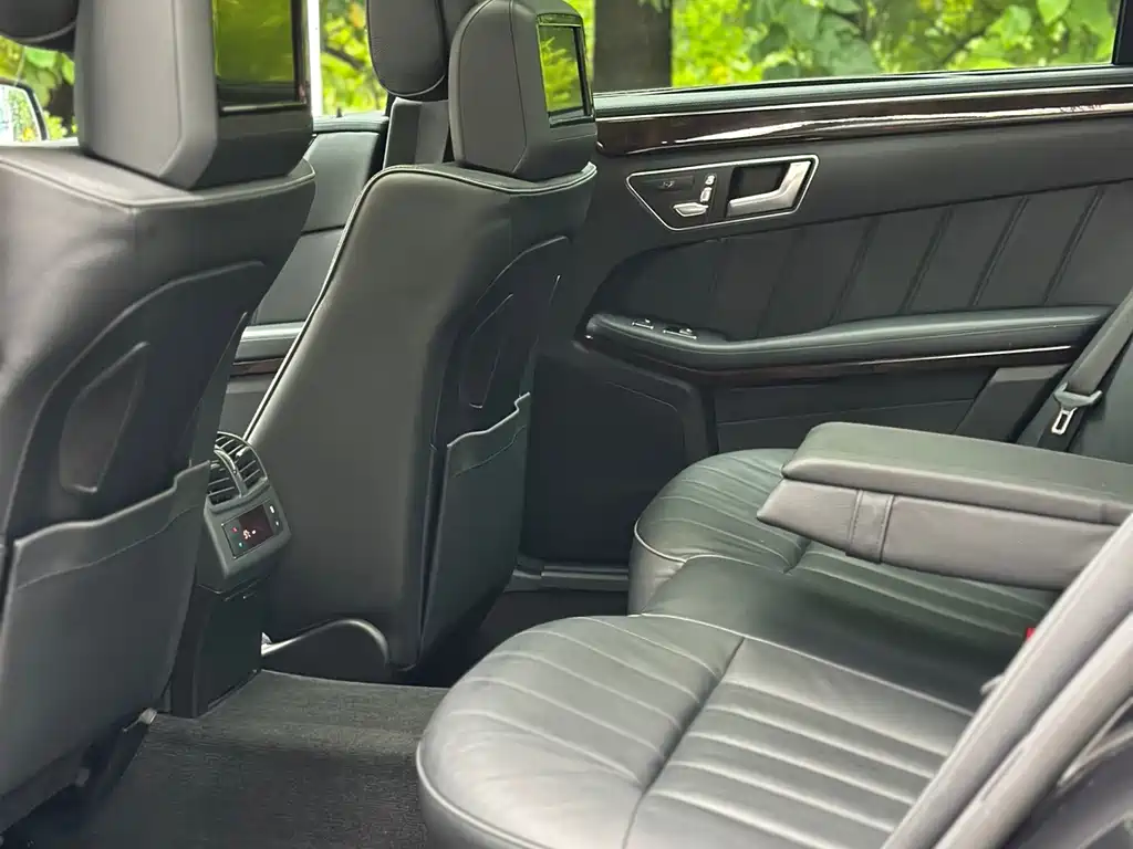 Mercedes-Benz E-Class 2015 — фото 13