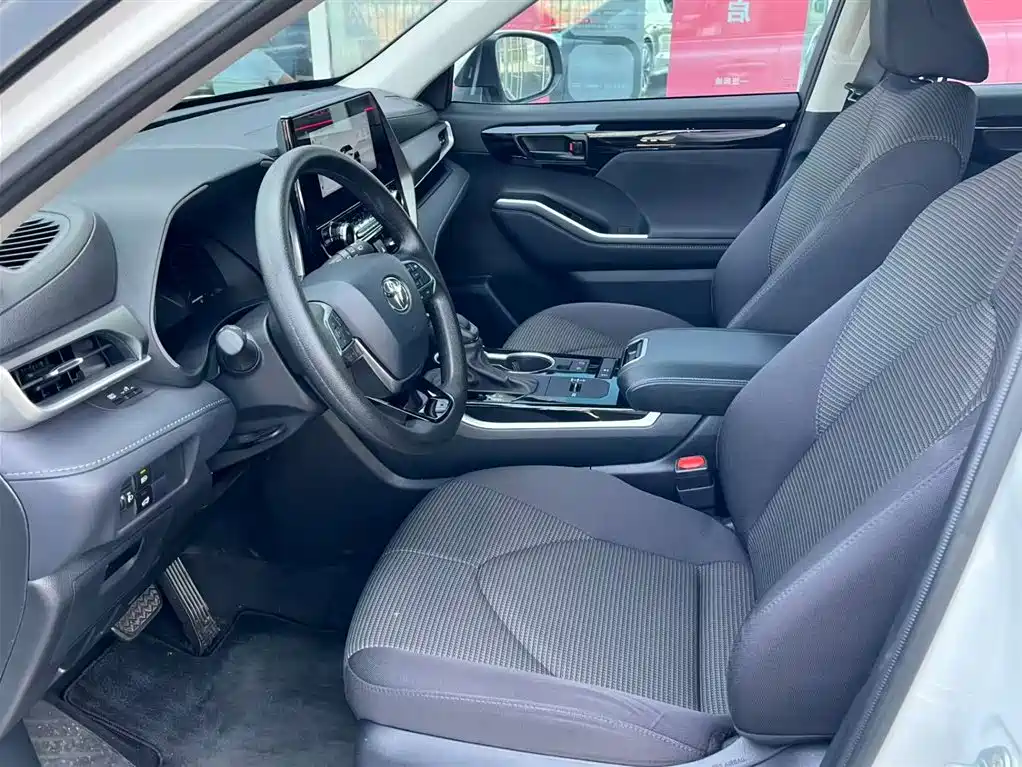 Toyota Highlander 2025 — фото 10