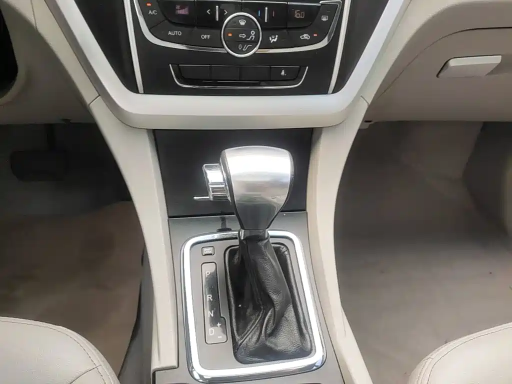 Geely Emgrand 2015 — фото 14