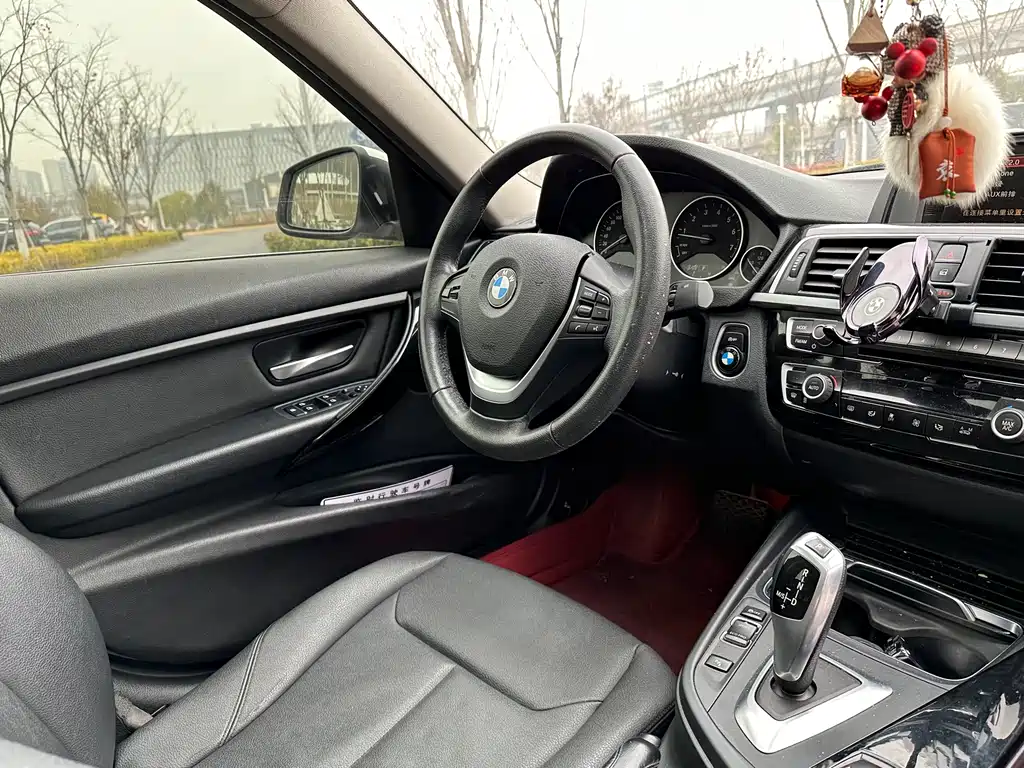 BMW 3 Series 2017 — фото 11