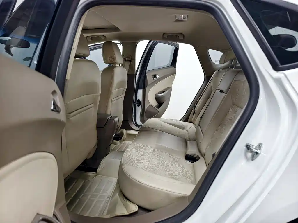 Buick Excelle 2015 — фото 13