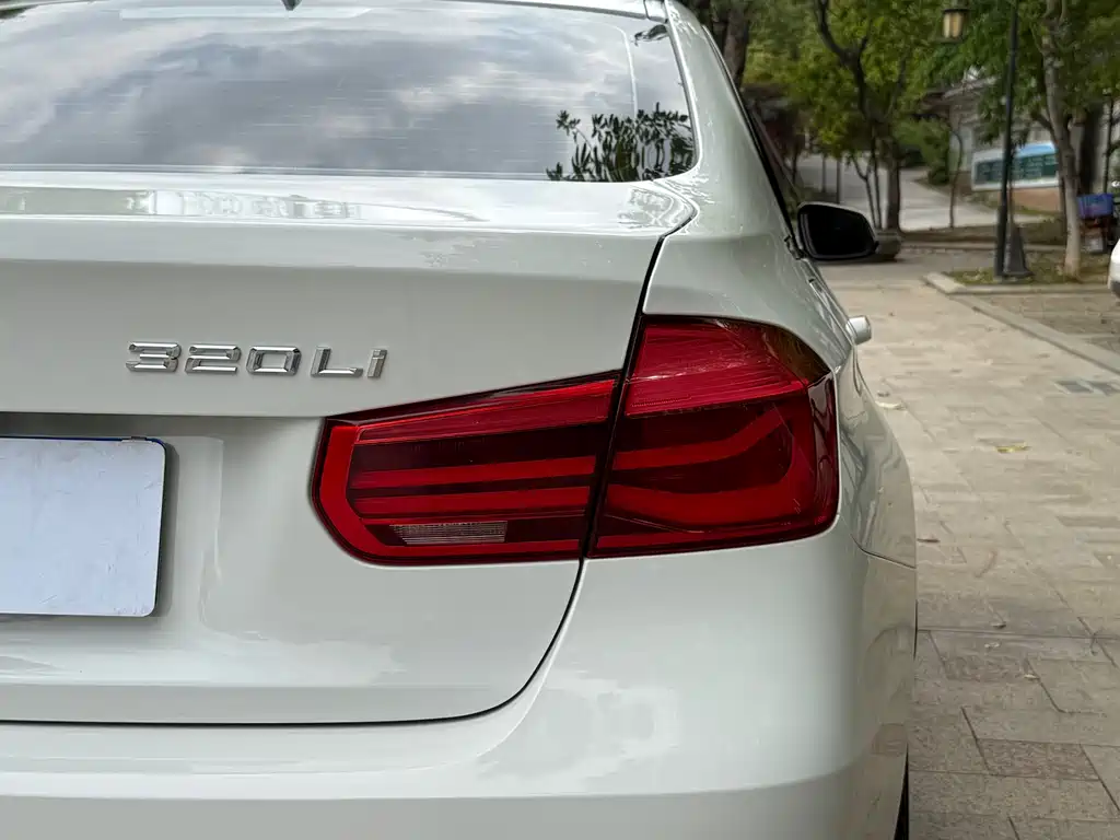 BMW 3 Series 2017 — фото 19