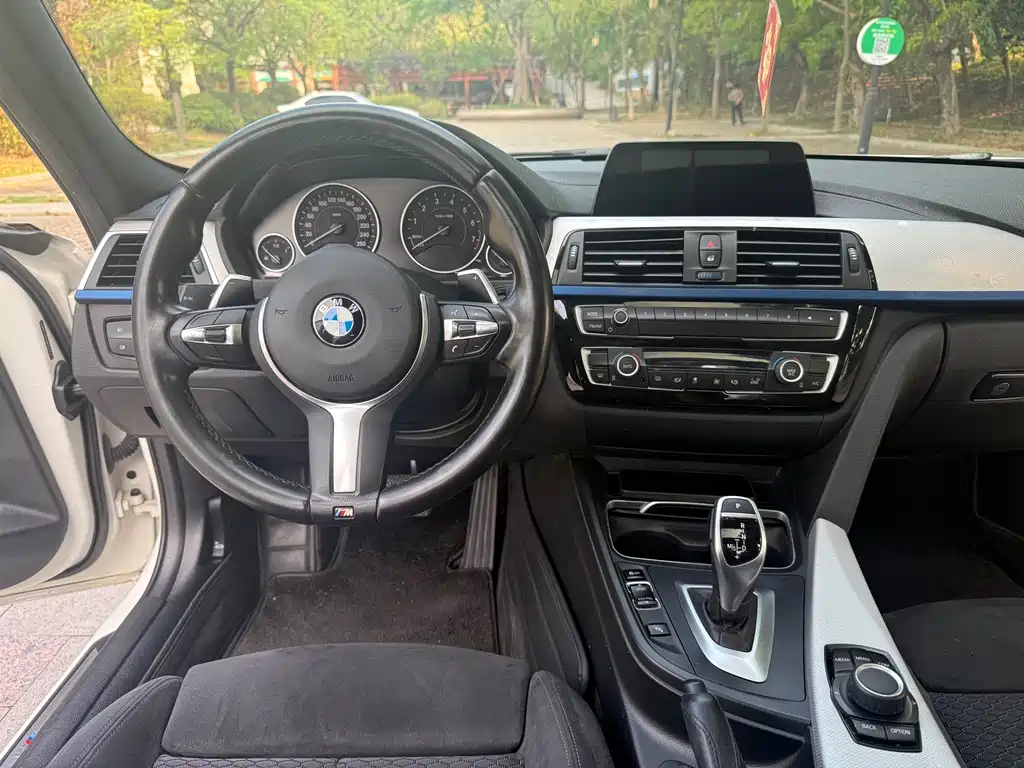 BMW 3 Series 2018 — фото 7