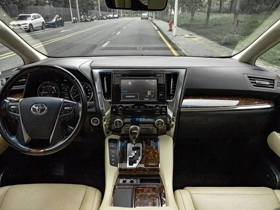 Toyota Alphard 2019 — фото 4