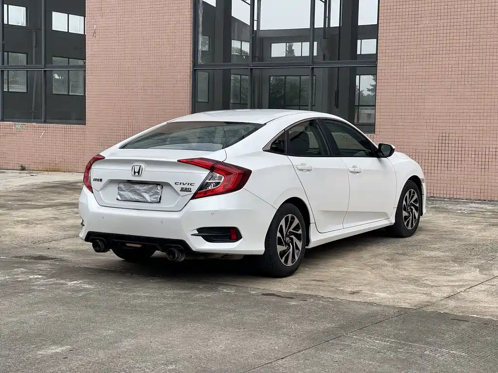 Honda Civic 2018 — фото 8
