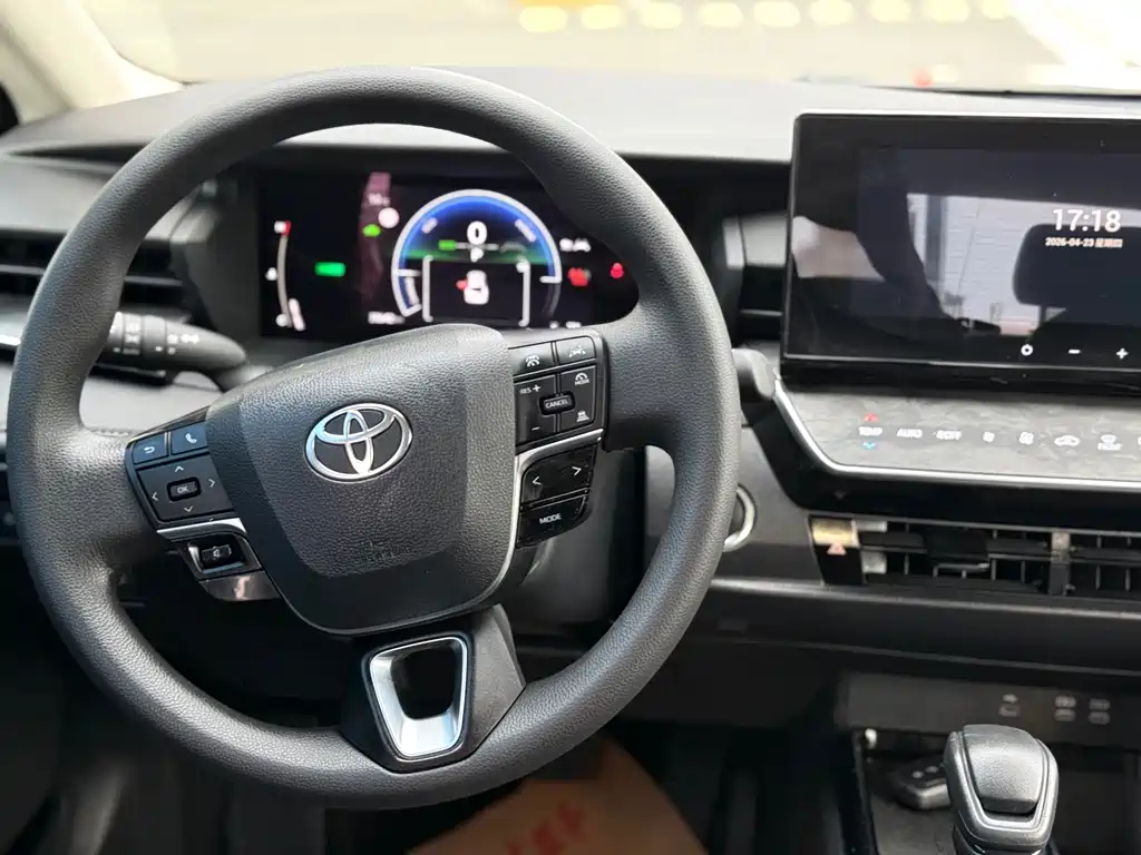 Toyota Camry 2024 — фото 11