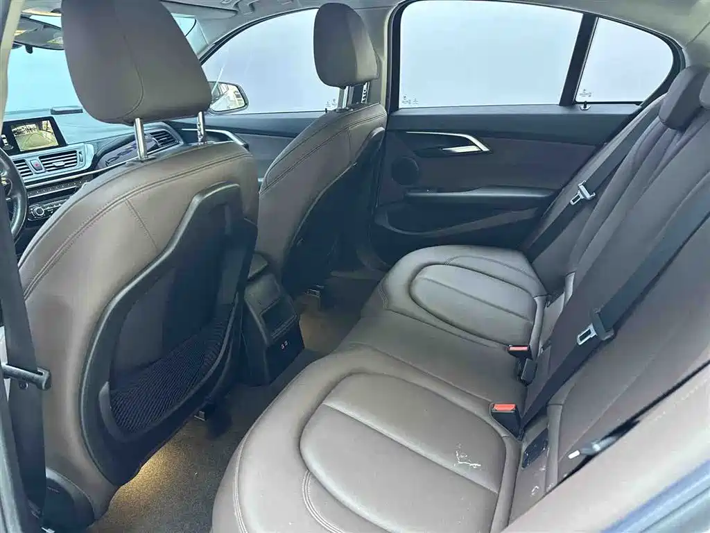 BMW 1 Series 2020 — фото 13