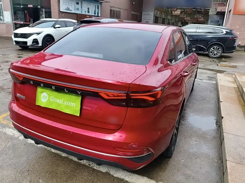 Geely Emgrand 2021