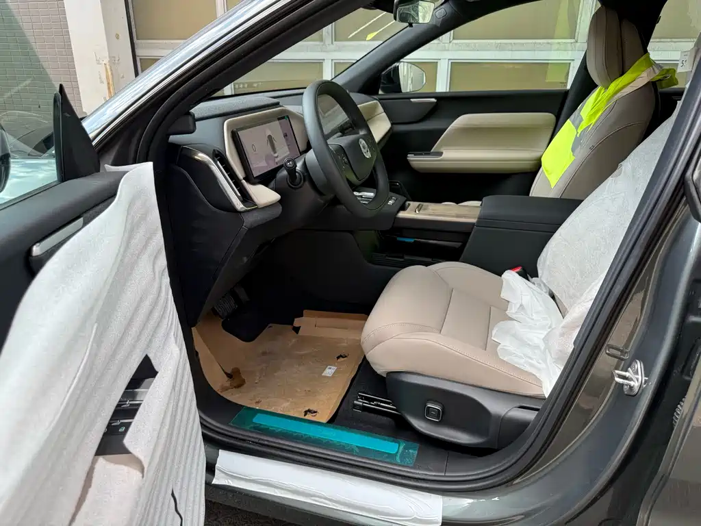 Volvo XC70 PHEV 2025
