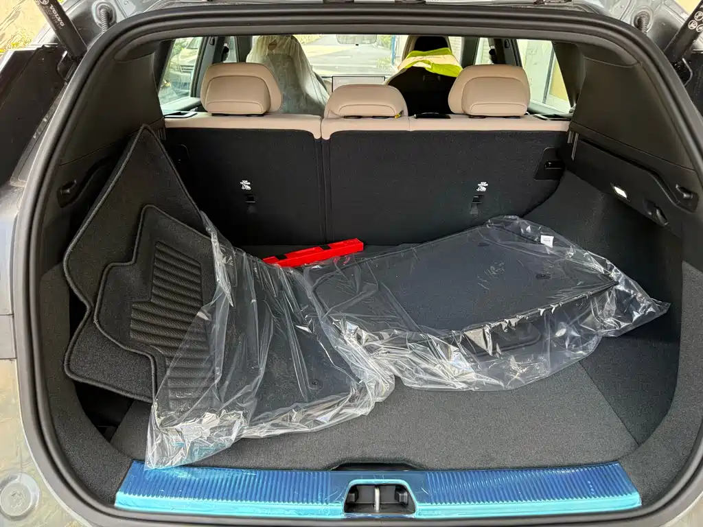 Volvo XC70 PHEV 2025 — фото 12