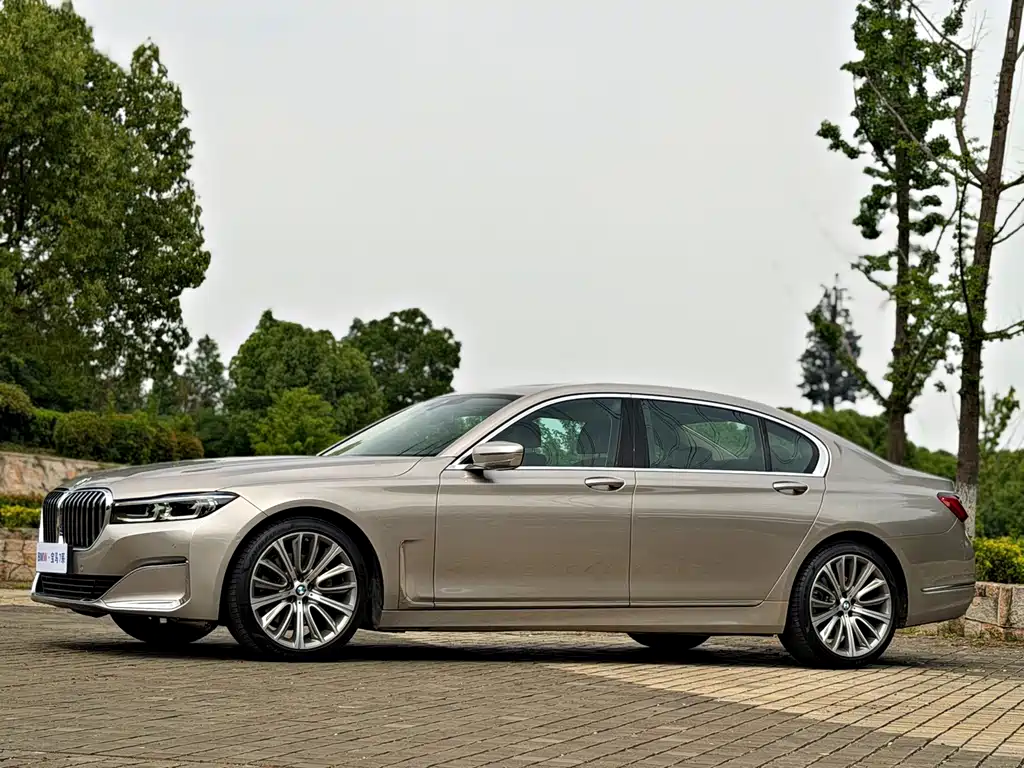 BMW 7 Series 2021 — фото 17