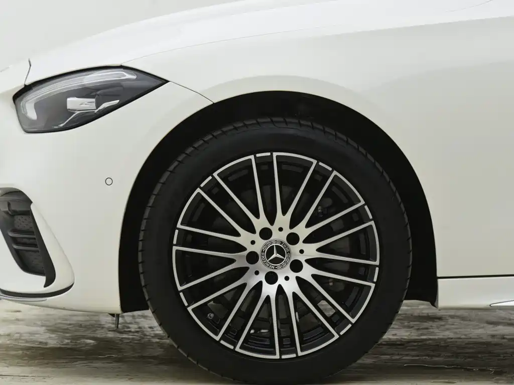 Mercedes-Benz C-Class 2025 — фото 10