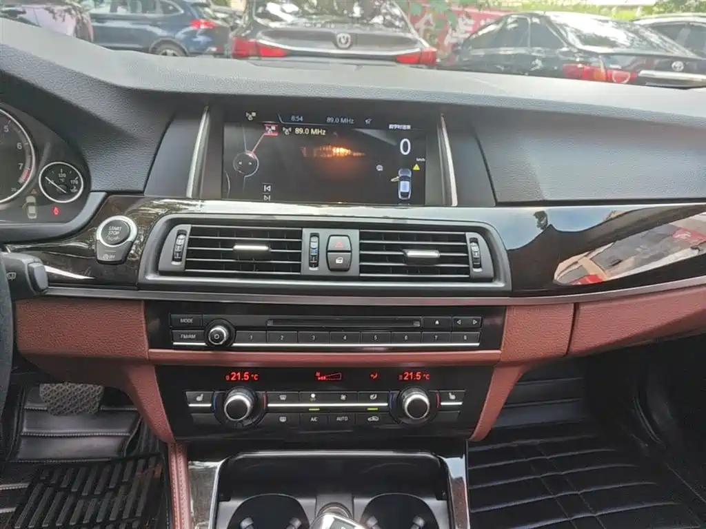 BMW 5 Series 2016 — фото 13