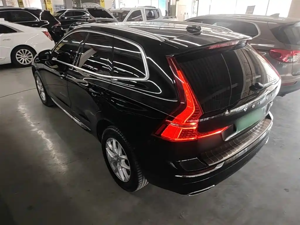 Volvo XC60 2021 — фото 5