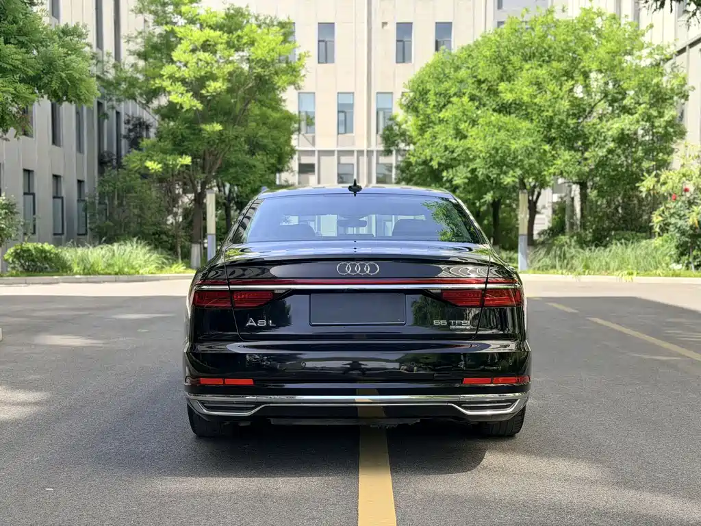 Audi A8 2018 — фото 8
