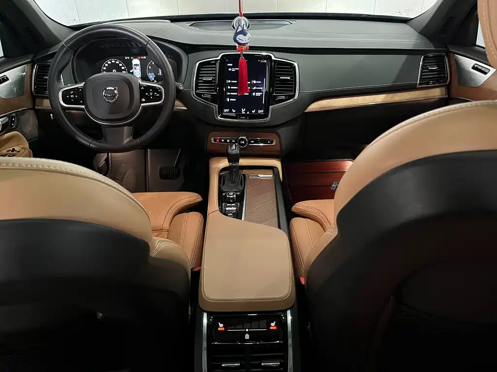 Volvo XC90 2019 — фото 15