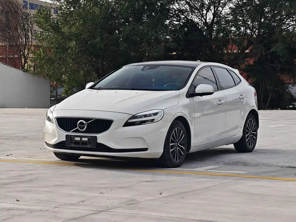 Volvo V40 2018 — фото 2