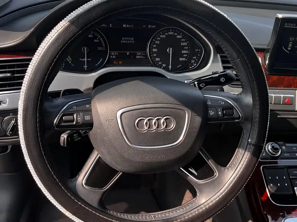 Audi A8 2013 — фото 11