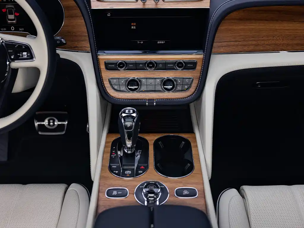 Bentley Bentayga 2023 — фото 13