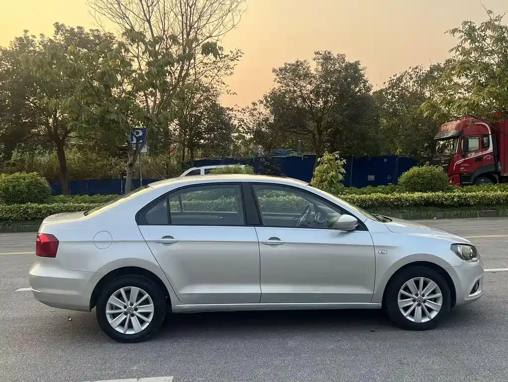 Volkswagen Jetta 2015 — фото 8