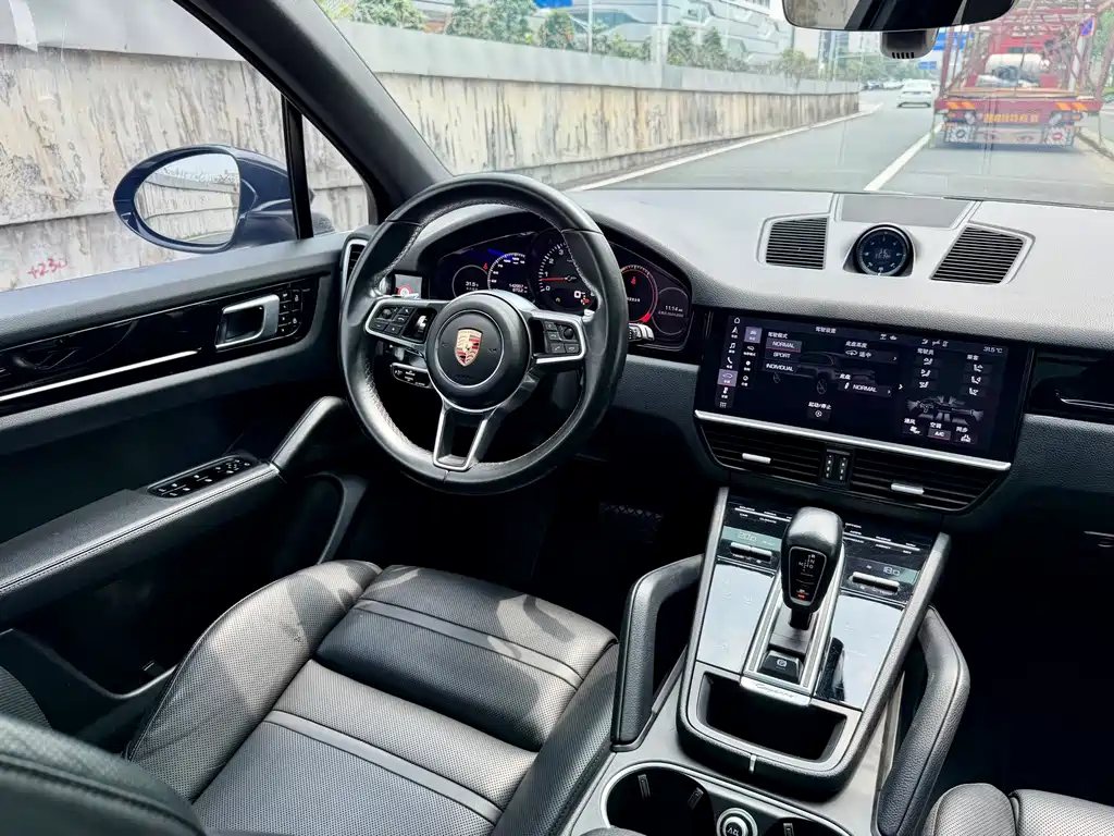 Porsche Cayenne 2019 — фото 28