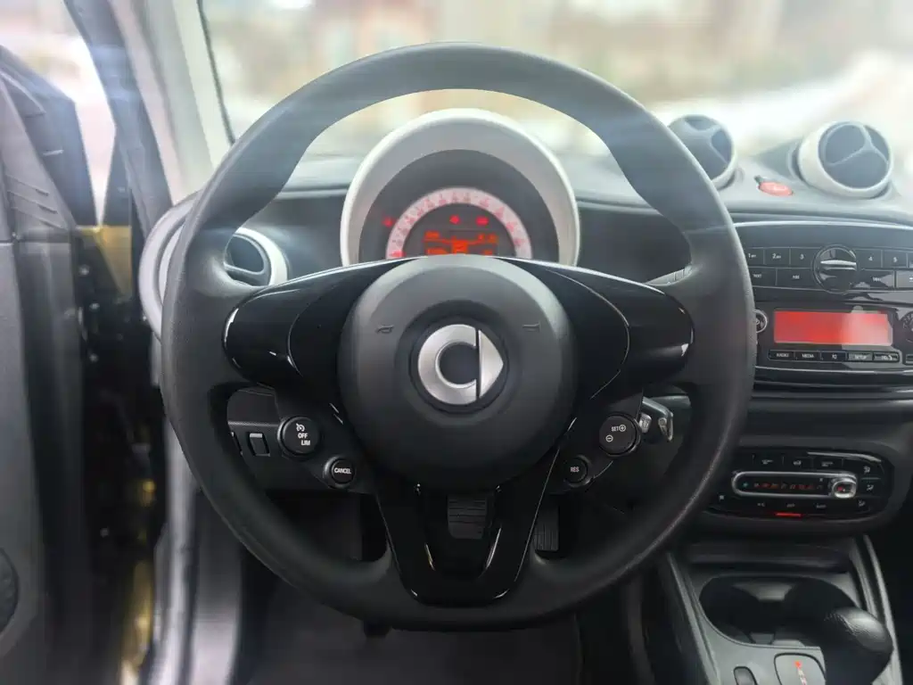 smart Fortwo 2018 — фото 4
