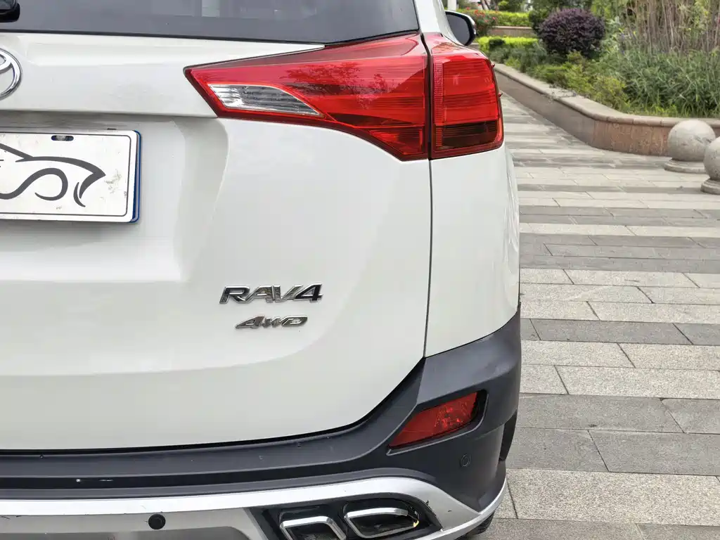 Toyota RAV4 2016 — фото 22