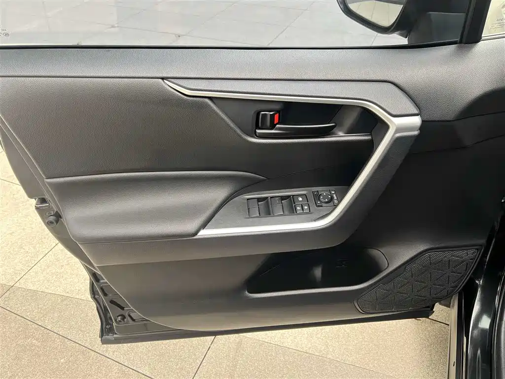 Toyota Wildlander 2023 — фото 23
