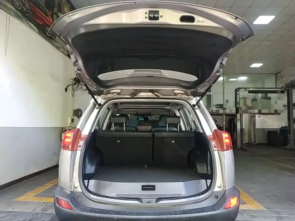 Toyota RAV4 2014 — фото 19