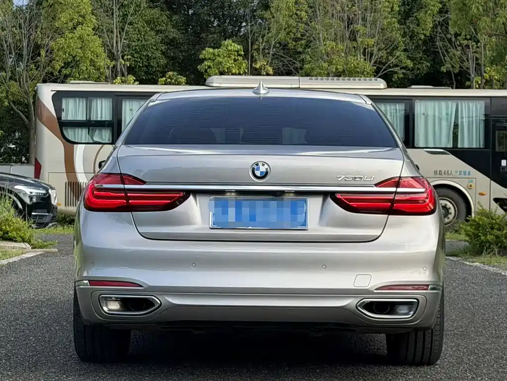 BMW 7 Series 2016 — фото 6
