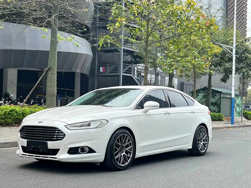 Ford Mondeo 2014 — фото 1