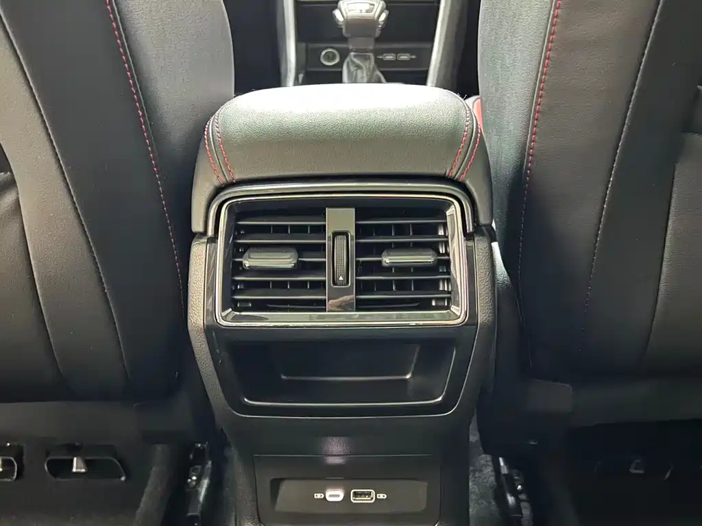 Skoda Karoq 2023 — фото 8