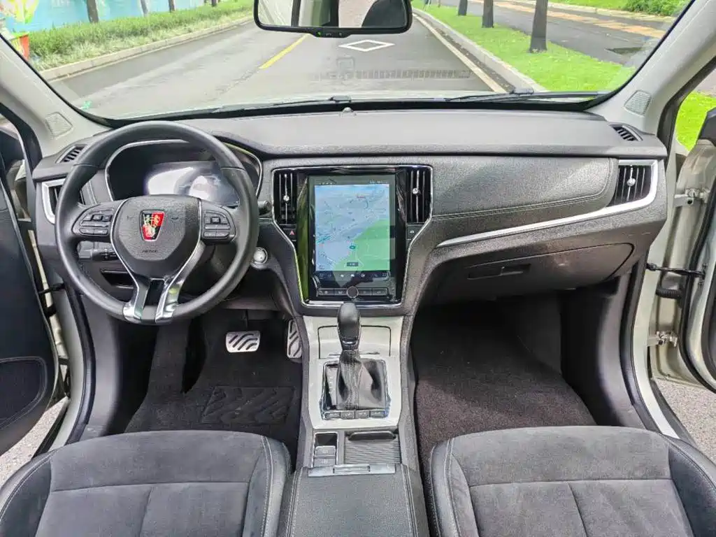 Roewe RX5 New Energy 2018 — фото 8