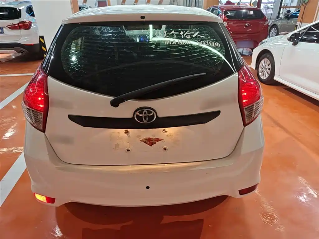 Toyota Yaris L 2015 — фото 6